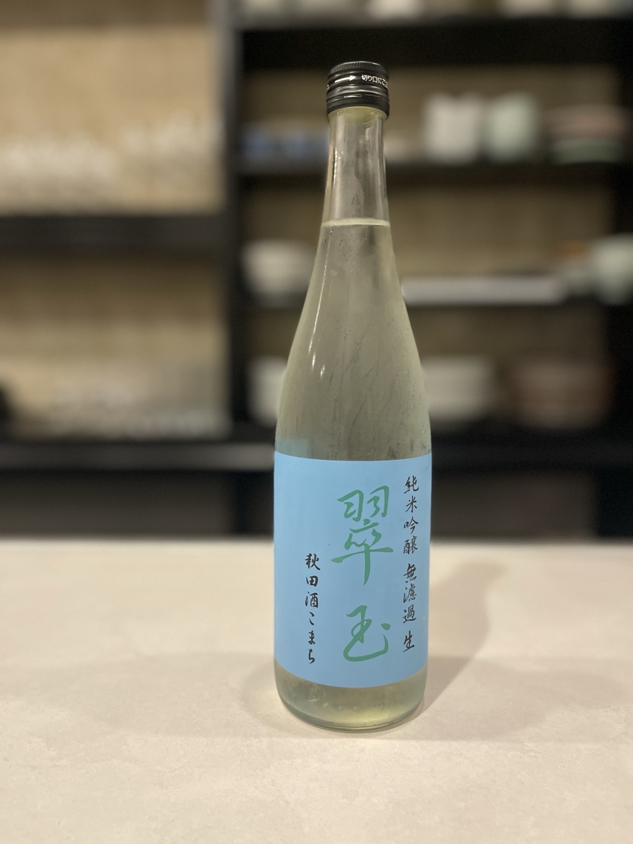 KNOTのカウンターに置かれた一本の酒
